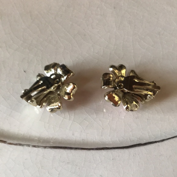 Vintage Flower Clipon Earrings. - Picture 3 of 4